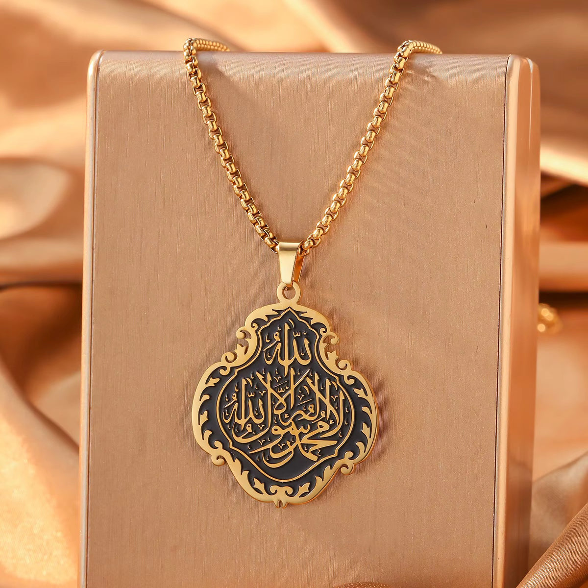 Shahada Arabic Calligraphy Ornate Islamic Necklace
