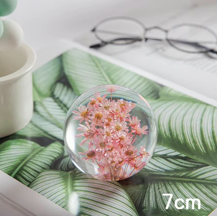 8cm Eternal Flower Sphere Lamp with LED Wooden Light Base, USB (Red & White Daisy)