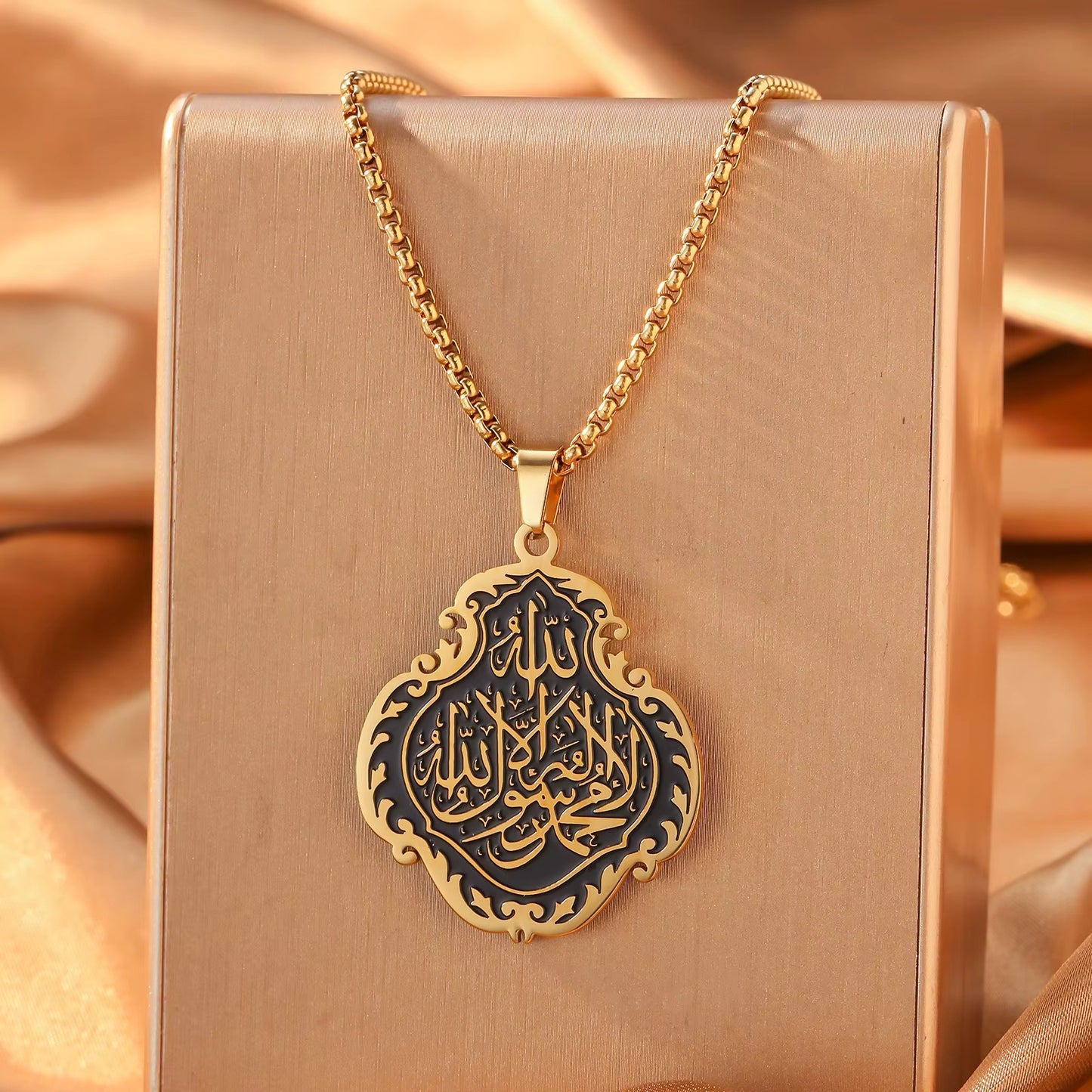 Shahada Arabic Calligraphy Ornate Islamic Necklace
