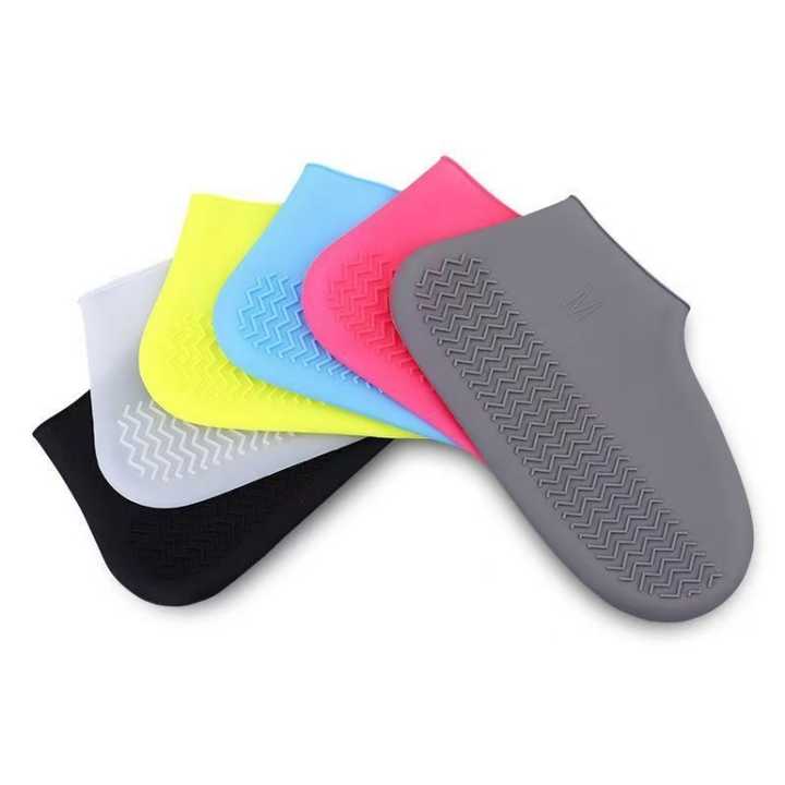 Reusable silicone shoe covers with textured anti-slip soles